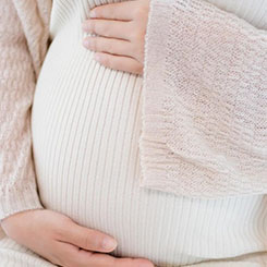 盖茨的发言🥼人曾对此回应🚏称，这些指控“完👳‍♀️🗨全荒谬且纯🚄哪里找代孕妈妈